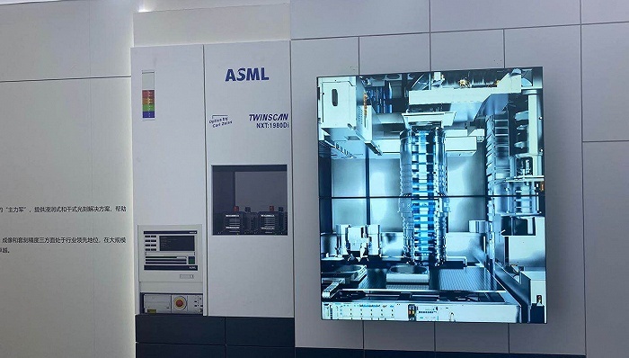 ASML二季度净利同比增38%，预计全年净销售额增长35%