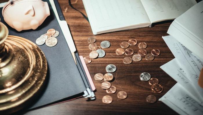 亏损,股价下滑,基金抱团