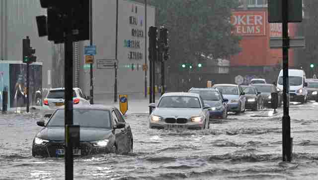 伦敦地铁站被淹，极端天气下英国也“不再温和”