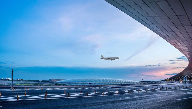 大湾区航空首架飞机亮相，现停放于广州飞机维修工程公司