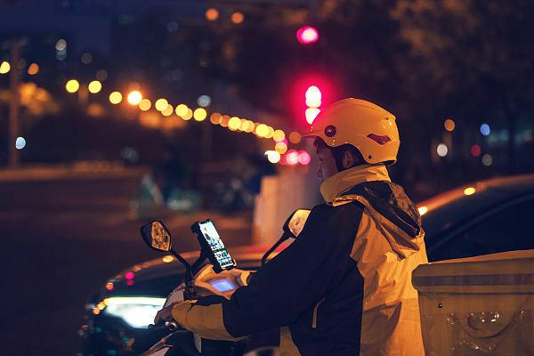 【深度】外卖平台何时能为骑手缴纳社保？