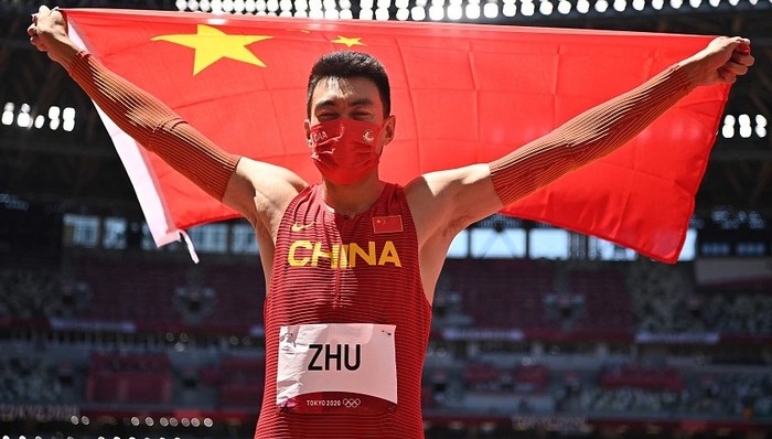 中国军团 | 朱亚明三级跳摘银，中国田径迎来新历史