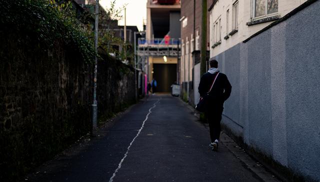【特写】共享充电宝地推人员生存困境：早入局者吃饱，晚入局者遭殃