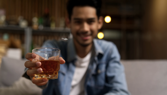 劝酒文化不仅是职场霸凌，从阿里员工被逼陪酒说起