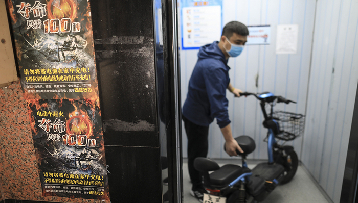 电动自行车禁止进入高层建筑，太原开出首张罚单