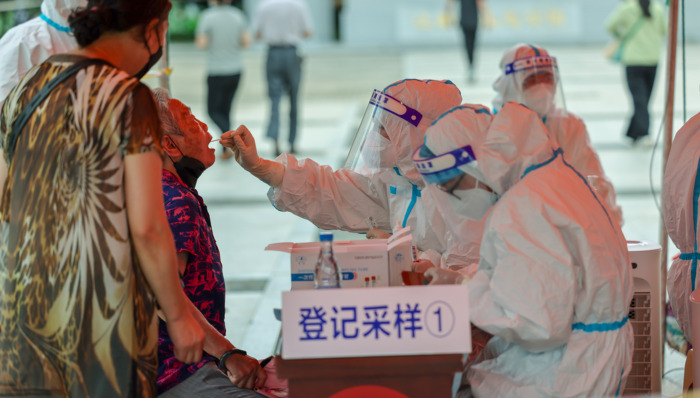 参加大规模核酸检测却被传染新冠病毒，此类事件该如何避免？