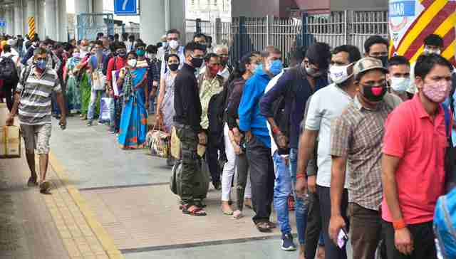 韩民众寄望李在镕推进疫苗引进，美FDA批准mRNA第3剂加强针 | 国际疫情观察（8月13日）