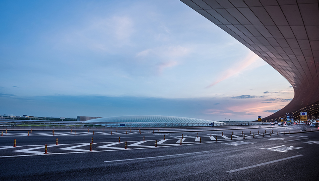 新一线城市就业趋势：企业平均支付月薪近8000元，成都招聘需求最旺盛