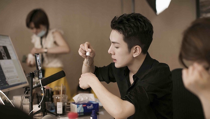 李佳琦因虚假宣传被罚30万元