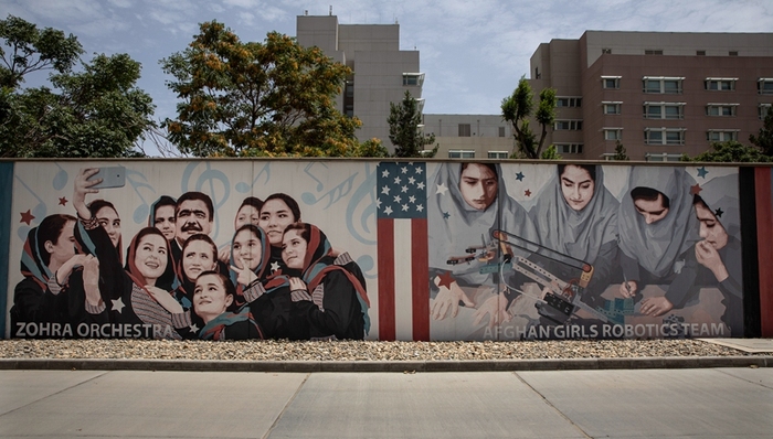 多国外交人员撤离喀布尔，拜登特朗普就对阿政策互撕