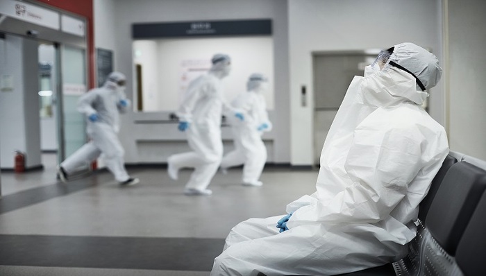 扬州3位发热门诊医生感染新冠，院感的第一道防线要怎么做？