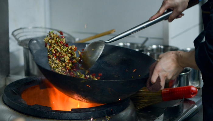 股价,业绩下滑,多元化