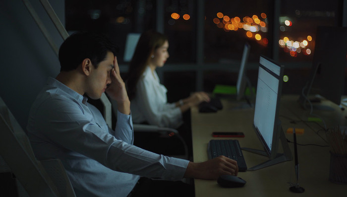 【深度】年轻投资人意外离世，参与课程被指“精神控制”：精英群体的焦虑何处释放？