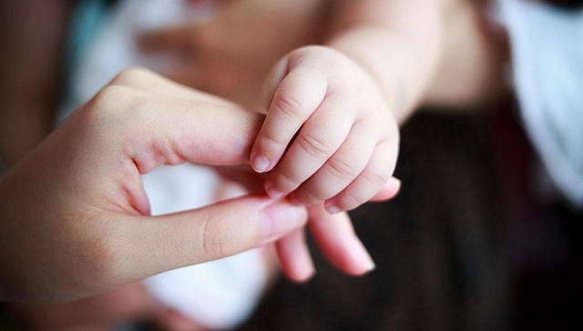 【观察】三孩政策获法律保障，更多鼓励支持措施尚待出台