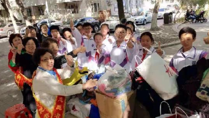 来自“银发志愿者”的光与热