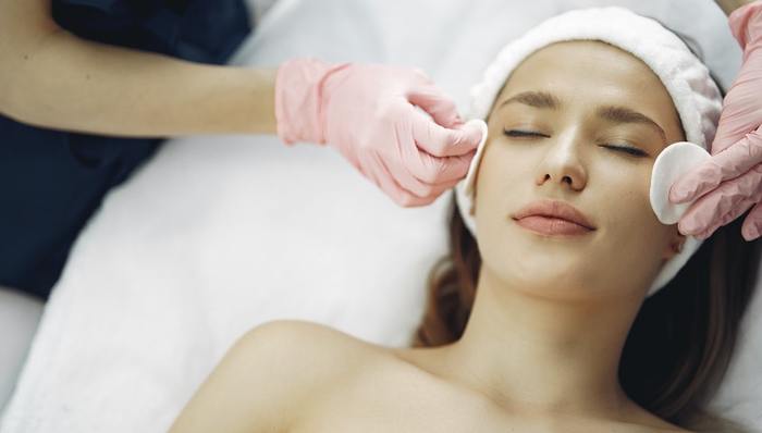 朗姿股份,医美业务,加速扩张,利润下滑