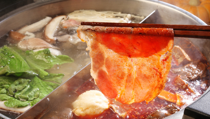 扭亏为盈,开店扩张,股价暴跌