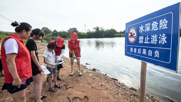 “注定发生的悲剧”：中国青少年溺水报告