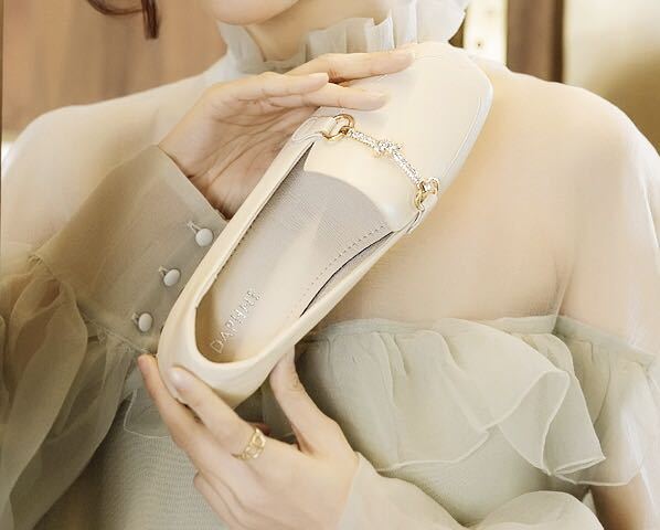 宣布放弃实体店两年后，达芙妮后悔了