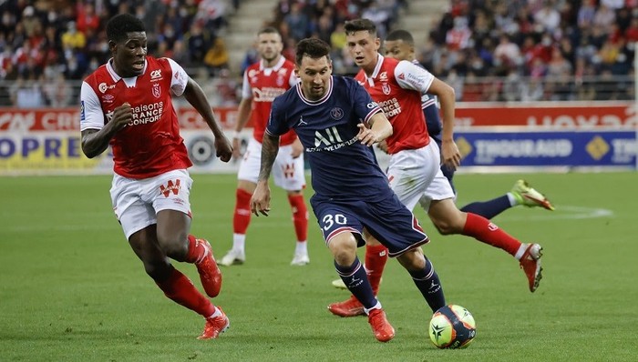 梅西替补登场迎法甲首秀，“MNM”组合暂无缘合体