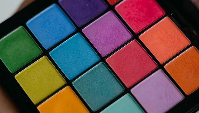 卓悦控股,亏损,港系美妆