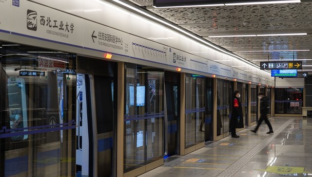 西安通报“地铁保安拖拽女乘客”：对两乘客批评教育，保安停职接受调查