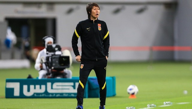 首战失利暴露防守问题，李铁率国足保持积极