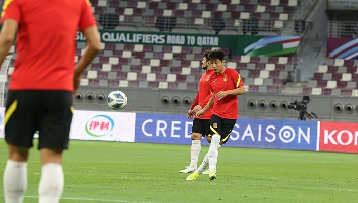 国足12强赛迎战日本，阵容及战术调整或成关键因素