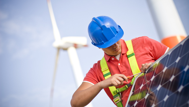 “双碳”背景下新能源行业人才需求量持续上升，华东地区新发职位居首