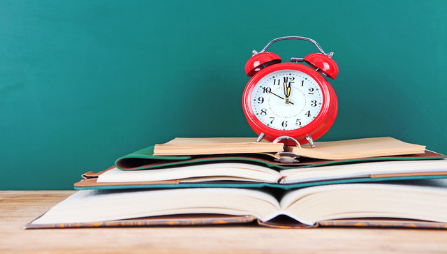 教育部对校外培训材料列出十二条负面清单，学科类要求“双审核”