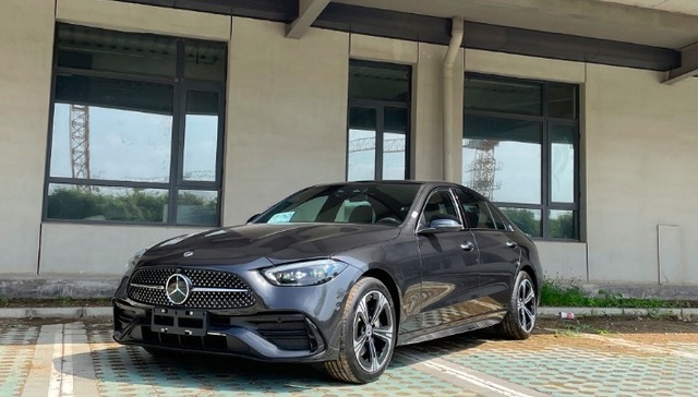 全新奔驰C级：更具锐度的外观下，舒适与优雅仍是内核 | 试驾