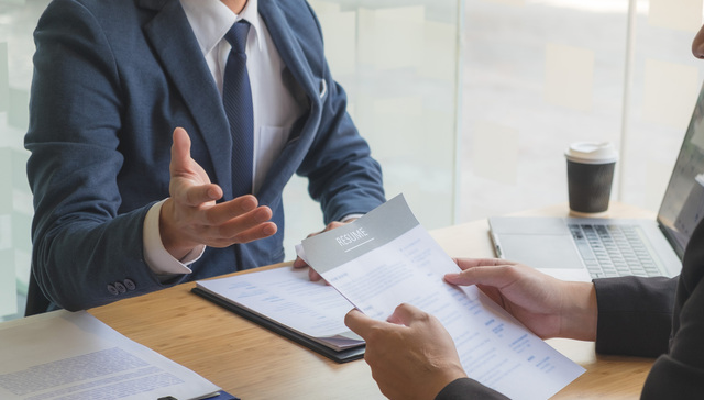 35岁之前尝试多少份工作最合理？超过半数职场人选择3-4份