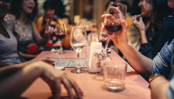 海伦司,低价,高估值,连锁酒馆