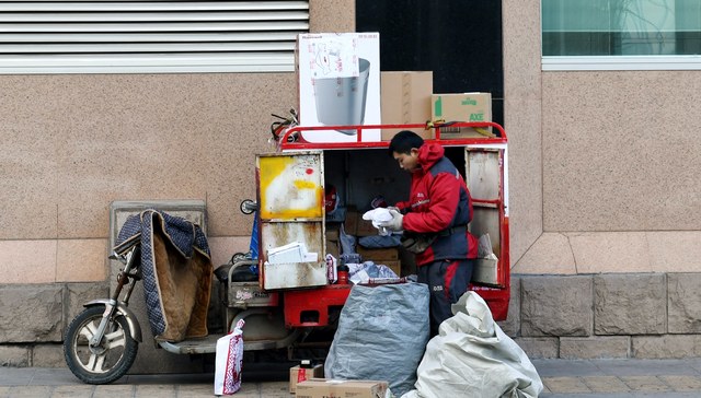 【深度】快递小哥的烦恼：每天送货3亿件的三轮车，面临合法化难题