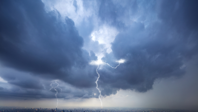 台风“灿都”来袭，长三角地区航空、铁路、地铁运行大范围受阻