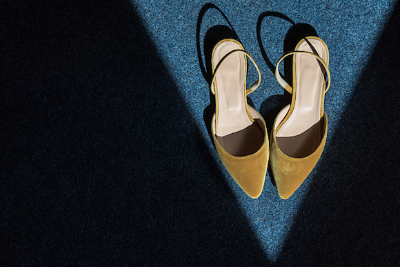 消费者报告｜央视曝光4000多元的阿玛尼凉鞋不合格，还有多个品牌有毒物超标