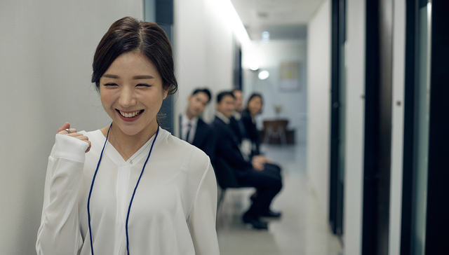 这届00后不想“躺平”，超六成自认为毕业10年内会年入百万