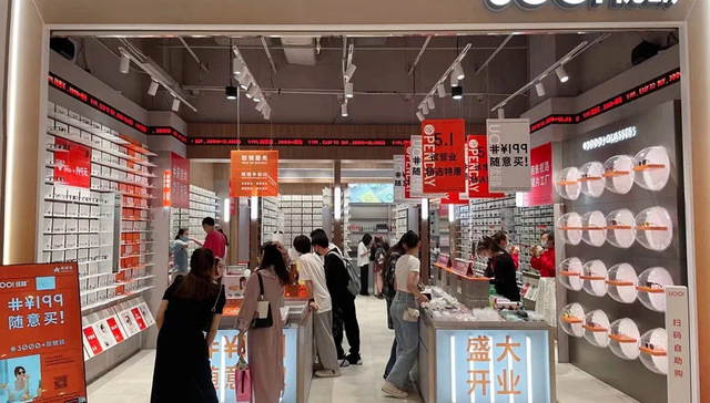 为什么身处“暴利行业”的这家眼镜店，要那么努力地做网红？