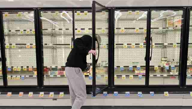 做帐篷缺拉链、威士忌酒瓶缺玻璃：美国基本生产材料正面临短缺