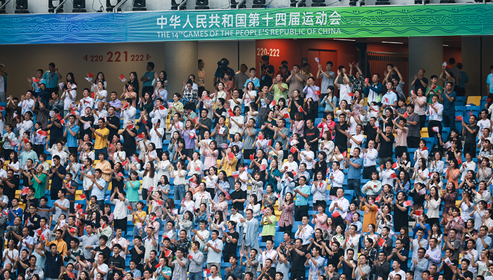 第十四届全运会西安开幕，东京奥运冠军齐聚、首金获得者杨倩点燃主火炬