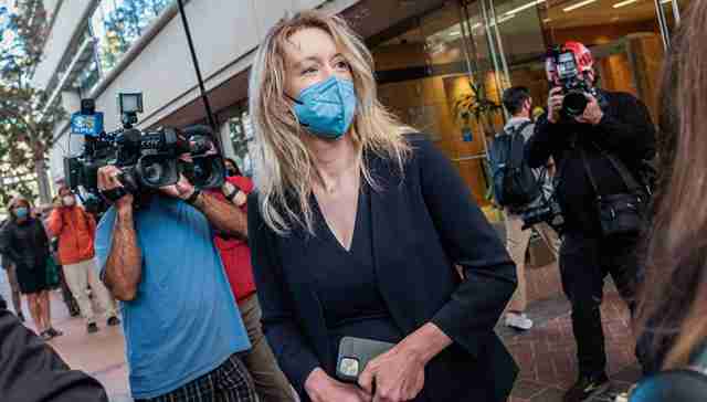 Theranos“吹哨人”出庭，揭穿硅谷“滴血成金”创业骗局