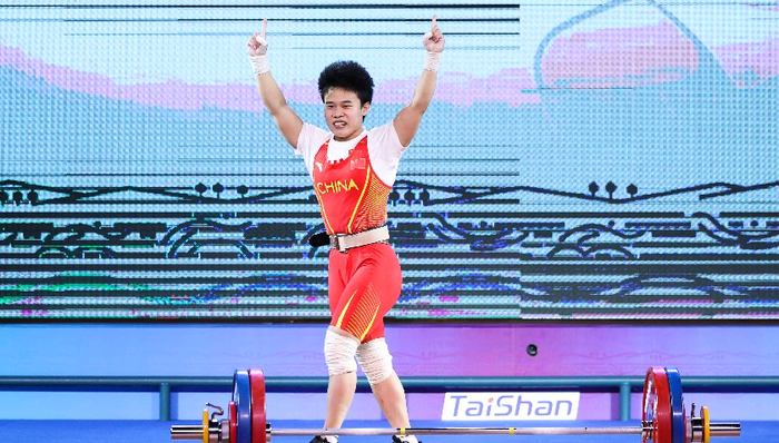 侯志慧超世界纪录才拿全运冠军，举重赛场还将上演多场神仙打架