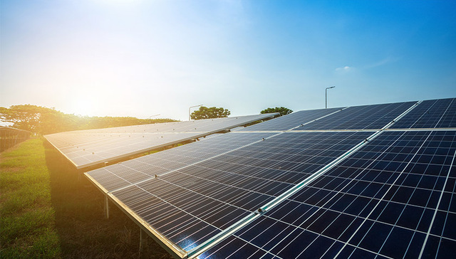 硅料、硅片价格再回高位，光伏组件面临减产