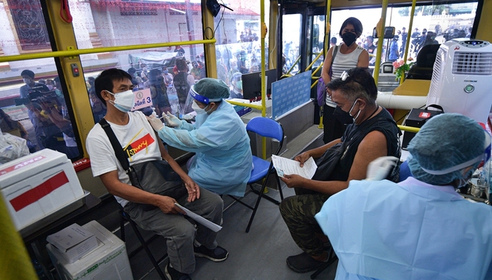 美国将放宽国际航班旅客入境限制，印度下月起恢复疫苗出口 | 国际疫情观察（9月21日）