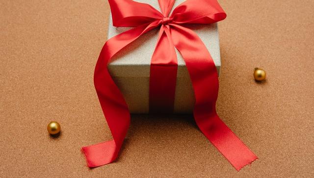 节日礼物,翻车,零食