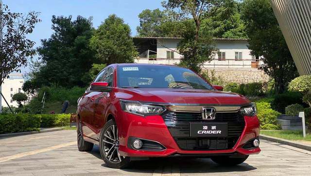 要做年轻人的第一辆车，搭载两套动力总成的新凌派开起来怎么样 | 试驾