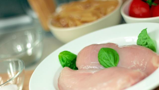 品牌依赖,营收增长放缓,成本高企