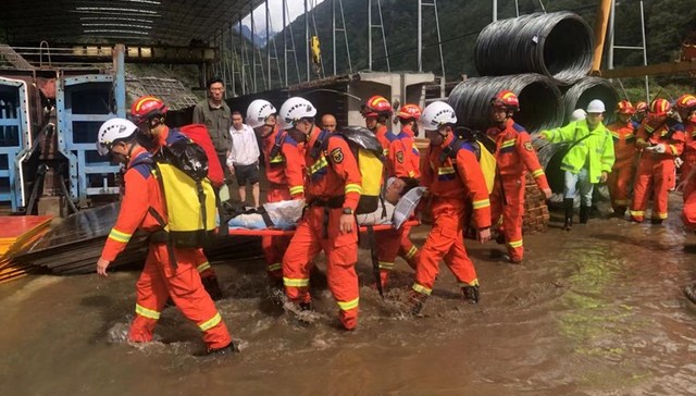 四川雅安泥石流已致2人死亡，尚有12人失联