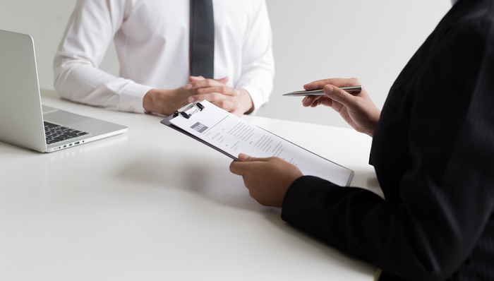 2021重点大学应届生求职报告：超六成毕业生认为就业难，月薪过万不到三成