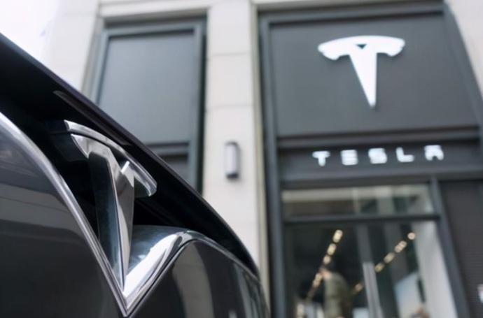 在被判“退一赔三”后，特斯拉将维权车主告上了法庭